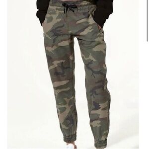 Aritzia TNA Alice Camo Cargo Jogger Pant XXS